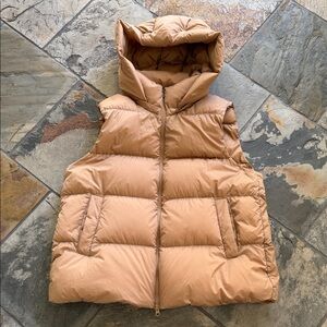 Uniqlo Ultra Light Down Tan Puffer Vest with Hood size Large EUC